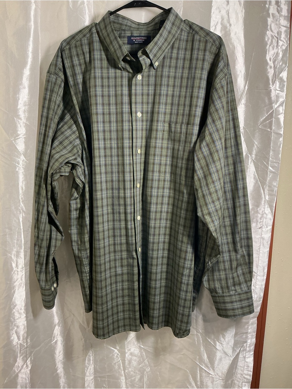 Roundtree & Yorke Green Plaid Button-Down Shirt